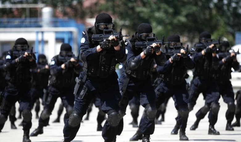 给警察更多非武器性的选择：一种观点